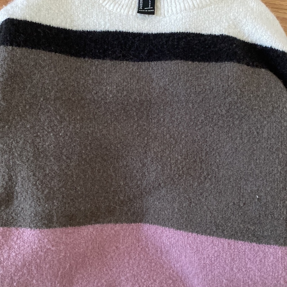 Women’s long sleeve sweater - Forever 21 Size S. - Picture 4 of 4